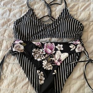 Cupshe swim suit size M NWT